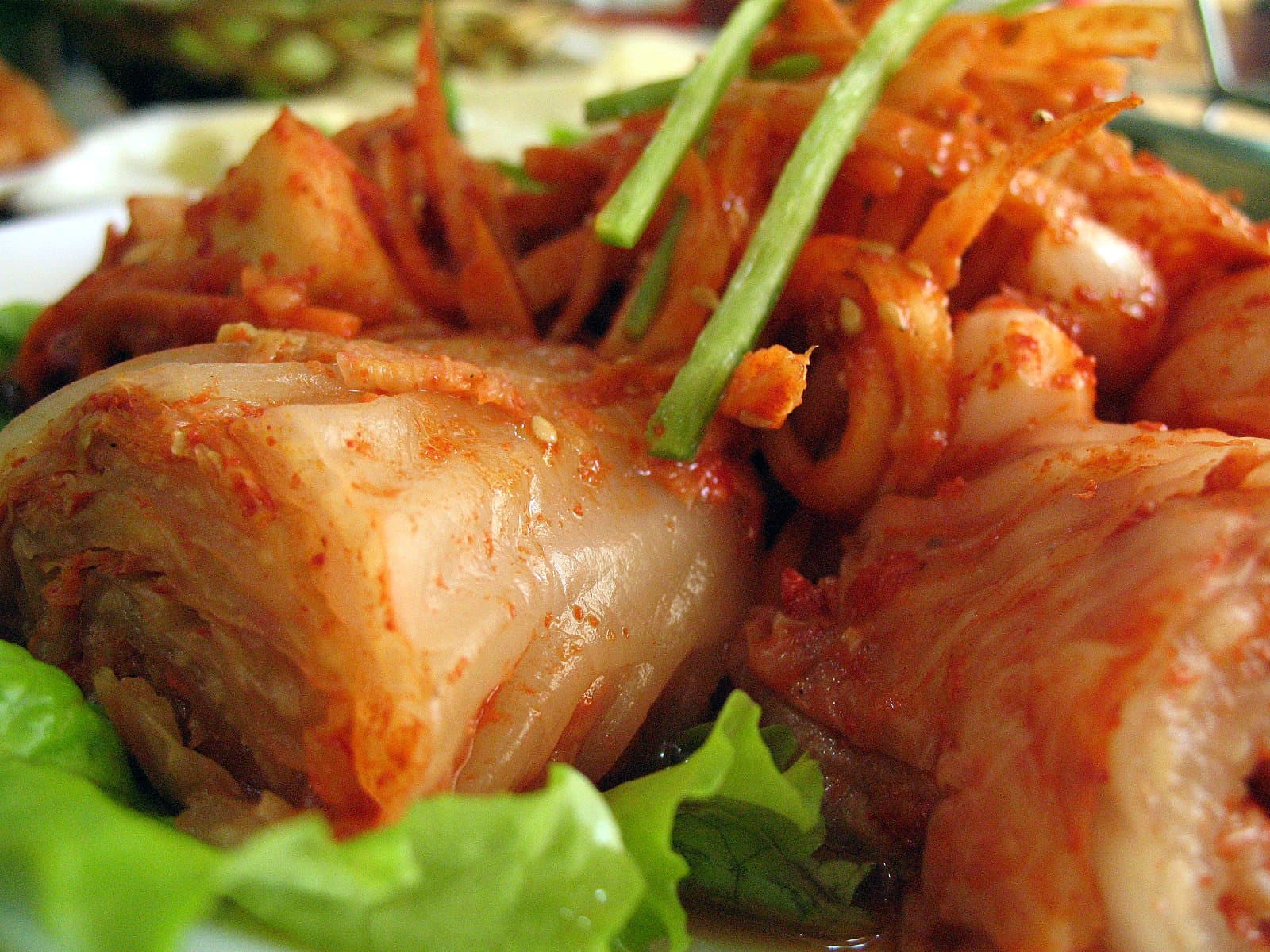 Kimchi, chou fermenté coréen emblématique de la gastronomie coréenne.