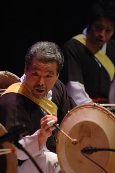Performance de samulnori par Kim Deok-su, percussions traditionnelles coréennes.