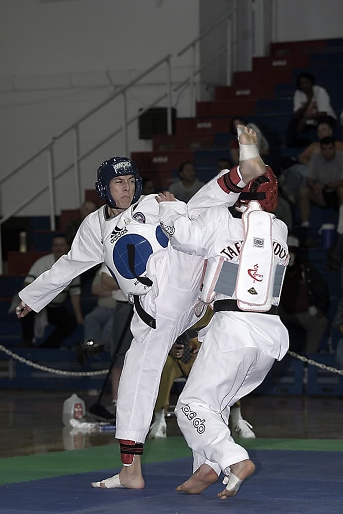 Combat de taekwondo, art martial coréen olympique.
