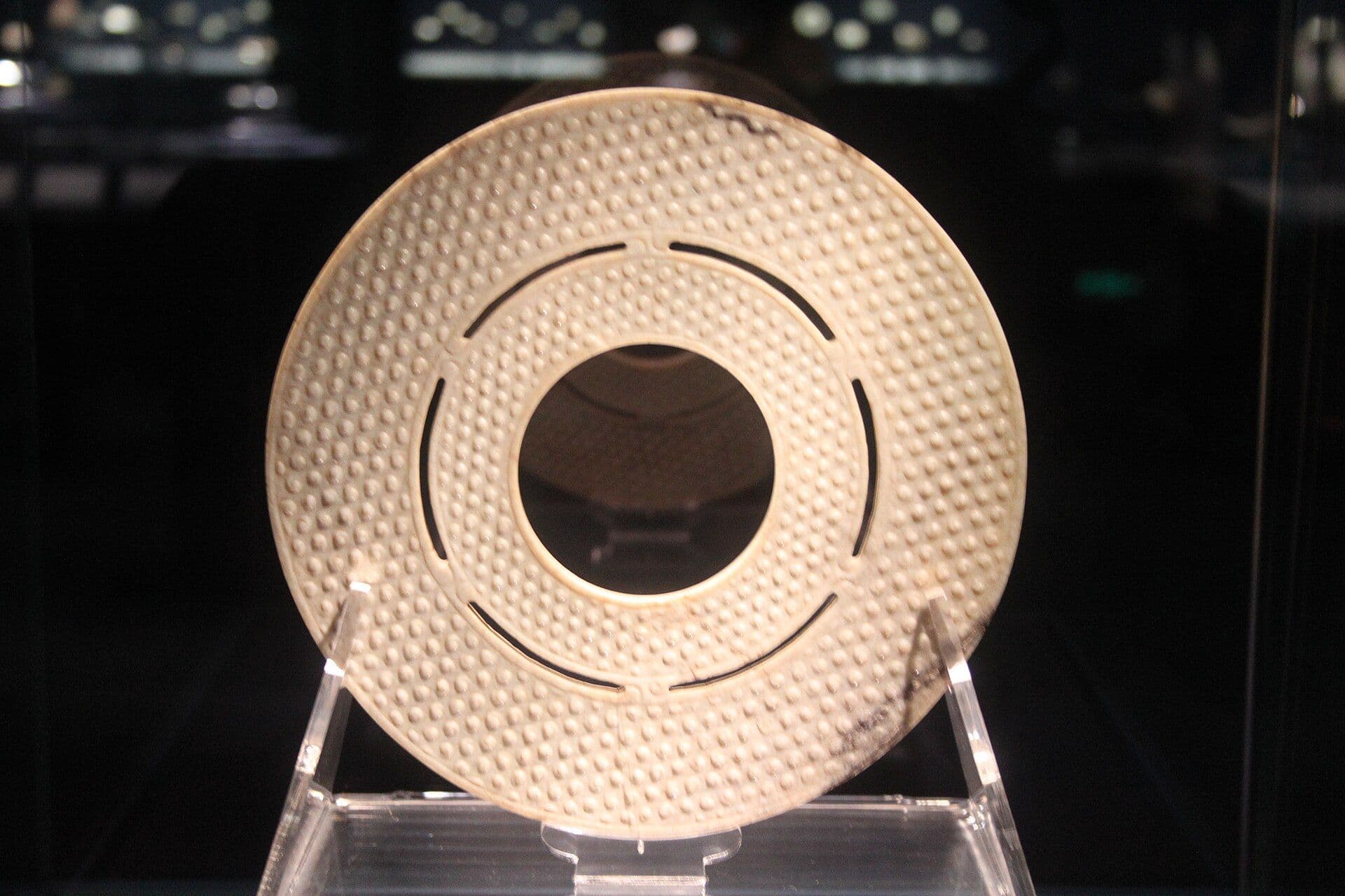 Disque de jade bi de la dynastie des Zhou orientaux.