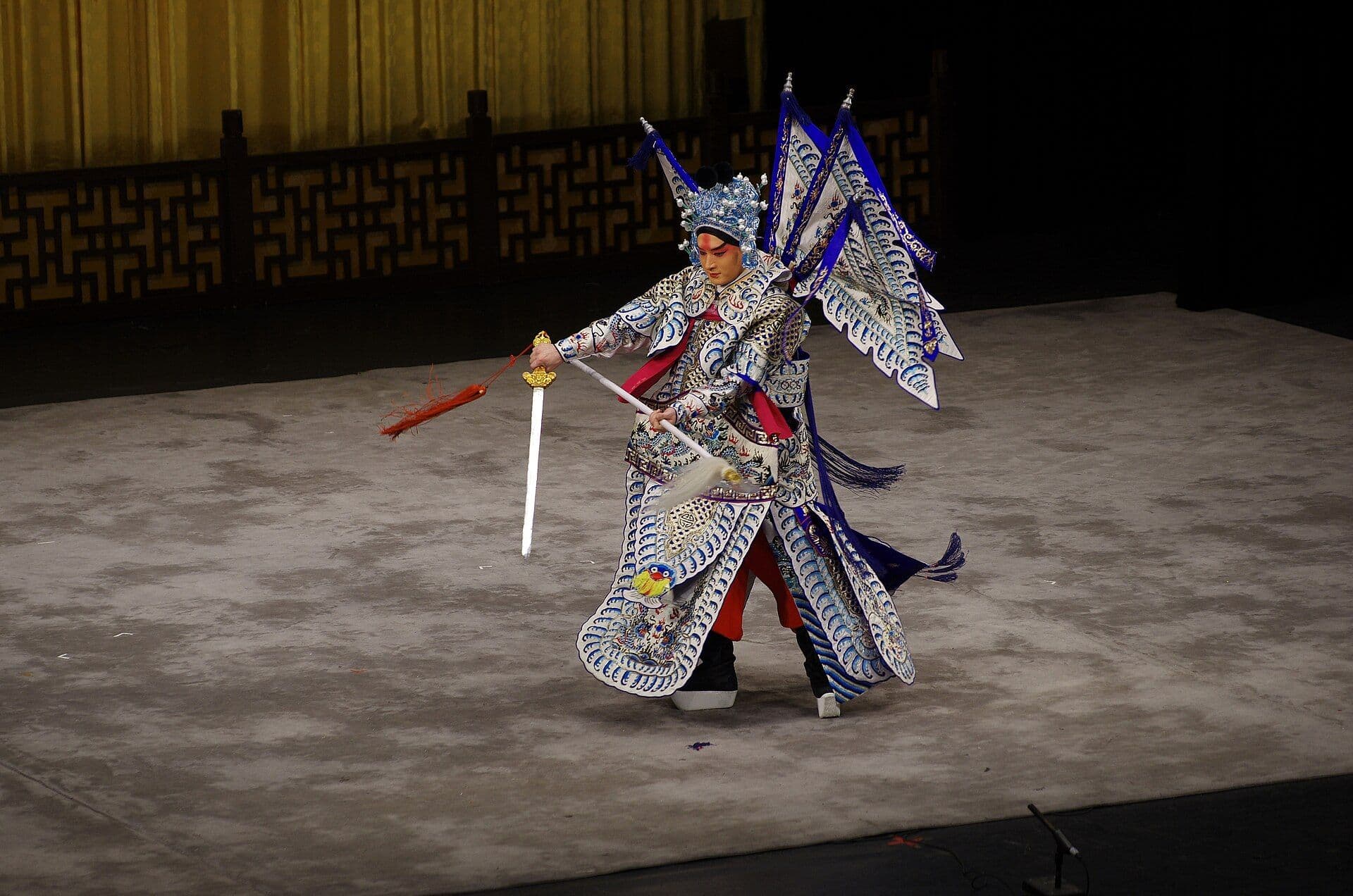 Scène de la bataille de Changban à l'opéra de Pékin, costumes et maquillages codés.