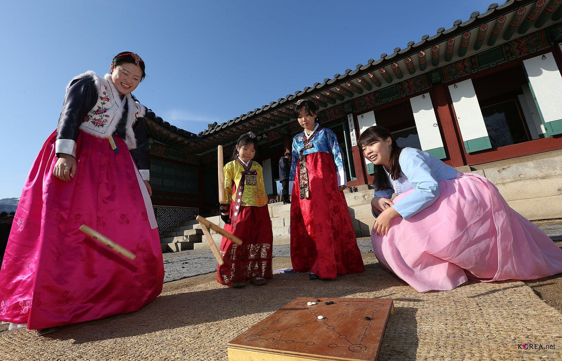 Célébration de Seollal, le Nouvel An lunaire coréen, en hanbok.
