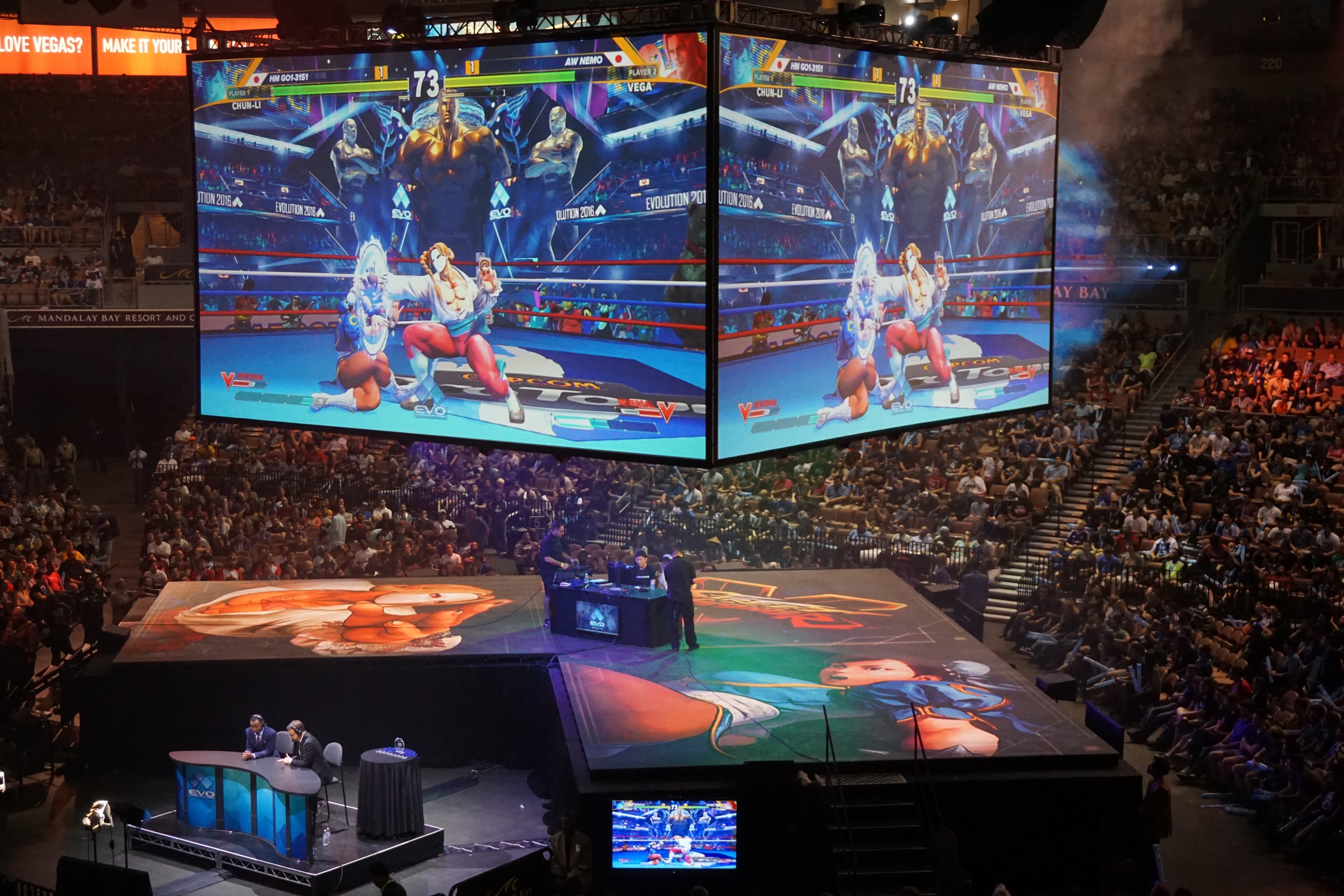 Salle bondée du tournoi Evo 2016 au Mandalay Bay de Las Vegas, scène majeure de l’esport et du jeu de combat.