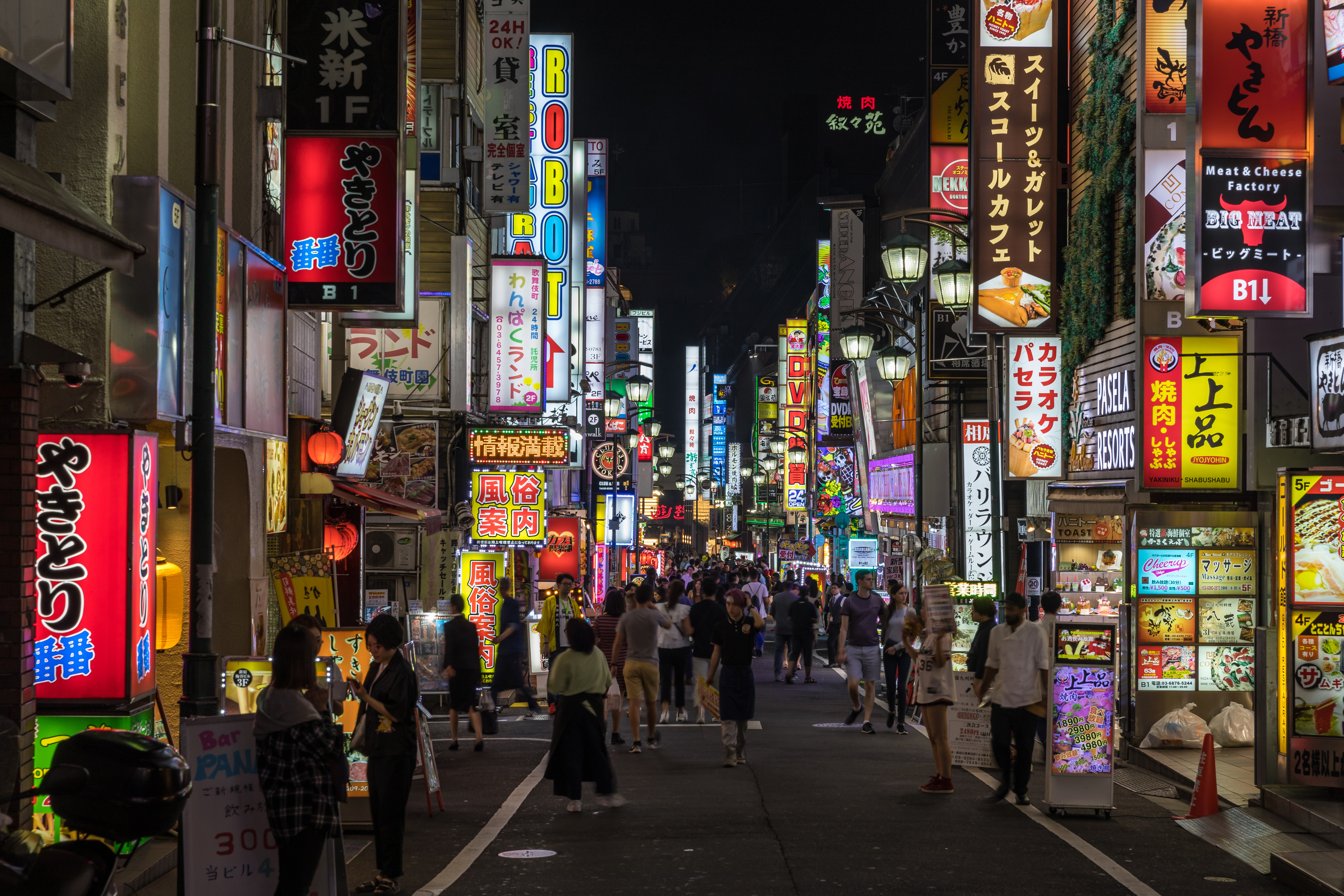 Colorful neon signs in Kabukichō, Shinjuku, the nocturnal Tōkyō atmosphere central to the city pop imaginary