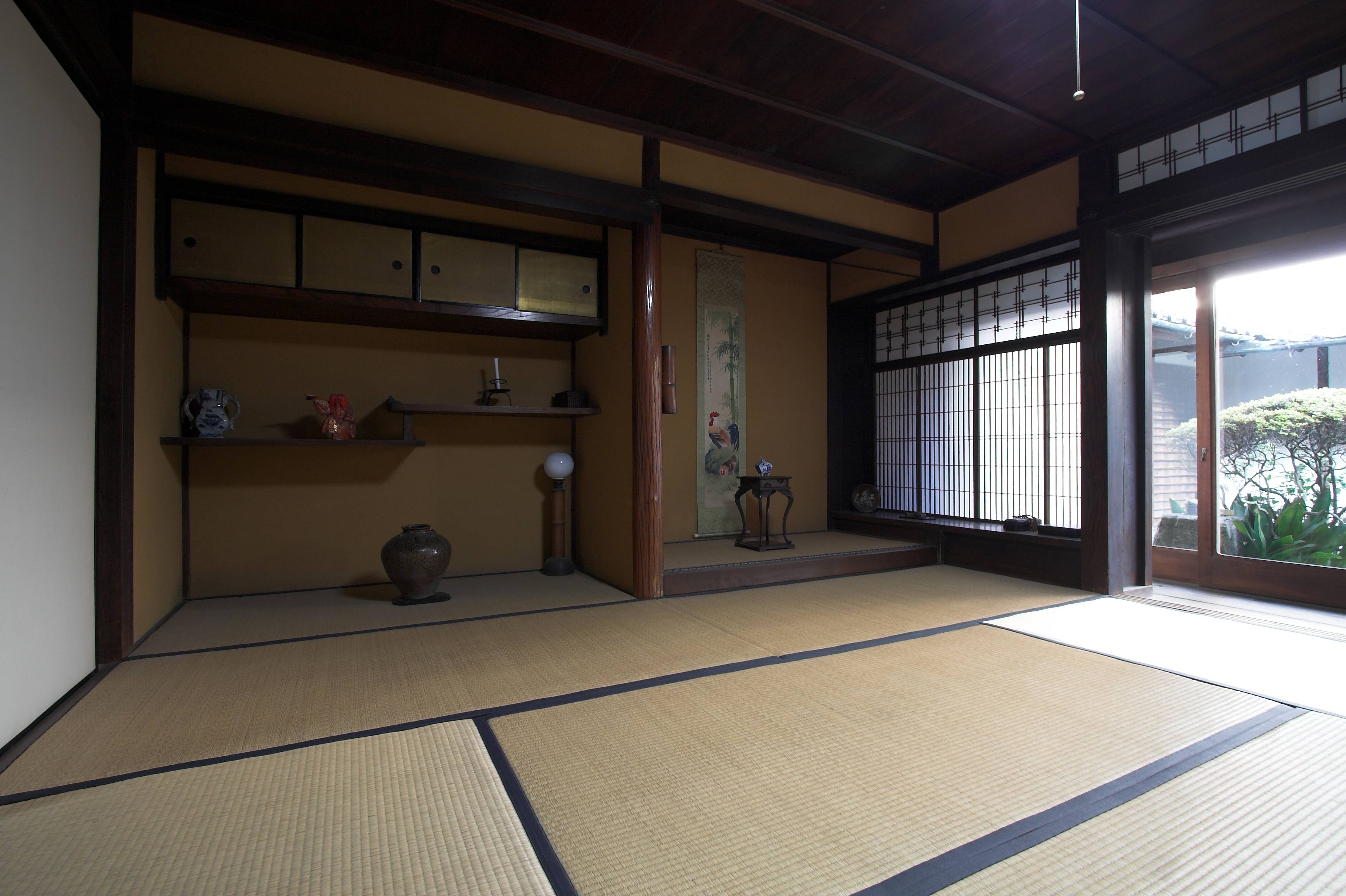 Traditional minimalist Japanese interior: a bright tatami room with shōji partitions and patinated wood